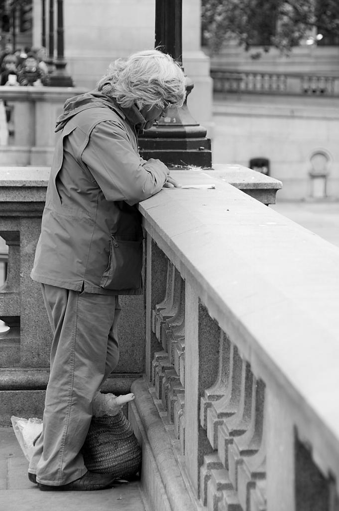 Name:  reading in trafalgar square.jpg
Views: 301
Size:  85.9 KB