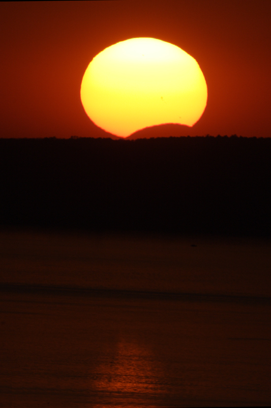 Name:  Eclipsed Sun touching horizon.jpg
Views: 226
Size:  180.2 KB