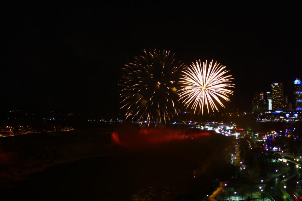 Name:  niagara-fireworks-4.jpg
Views: 408
Size:  53.8 KB