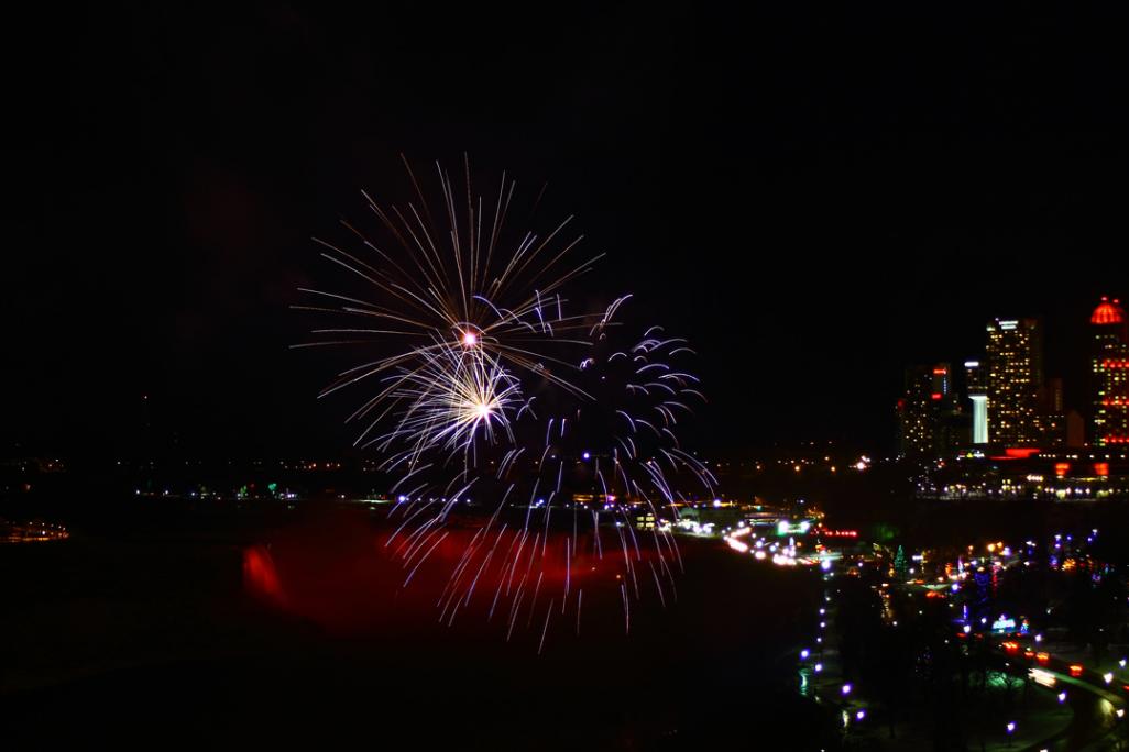 Name:  niagara-fireworks-1.jpg
Views: 368
Size:  54.3 KB